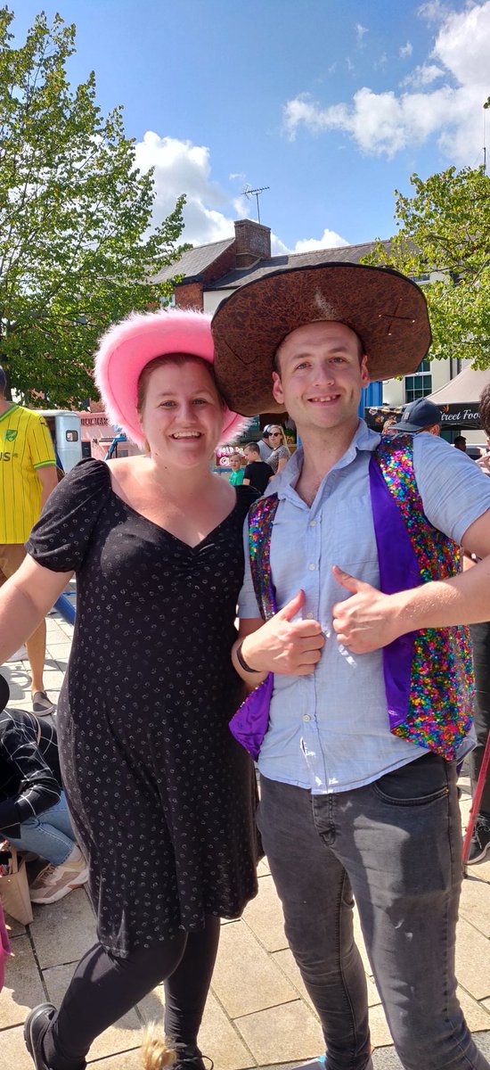 NN_LGBT's tweet photo. It was a great turnout for the stall in Kettering today.
The North Northants LGBT+ forum taking part in street food Saturday by bringing a bit of culture, colour, and fun to the mix
#nn_lgbt #lgbt #gay #funday #kettering #colour #family #allies #support https://t.co/gheviv6Q43