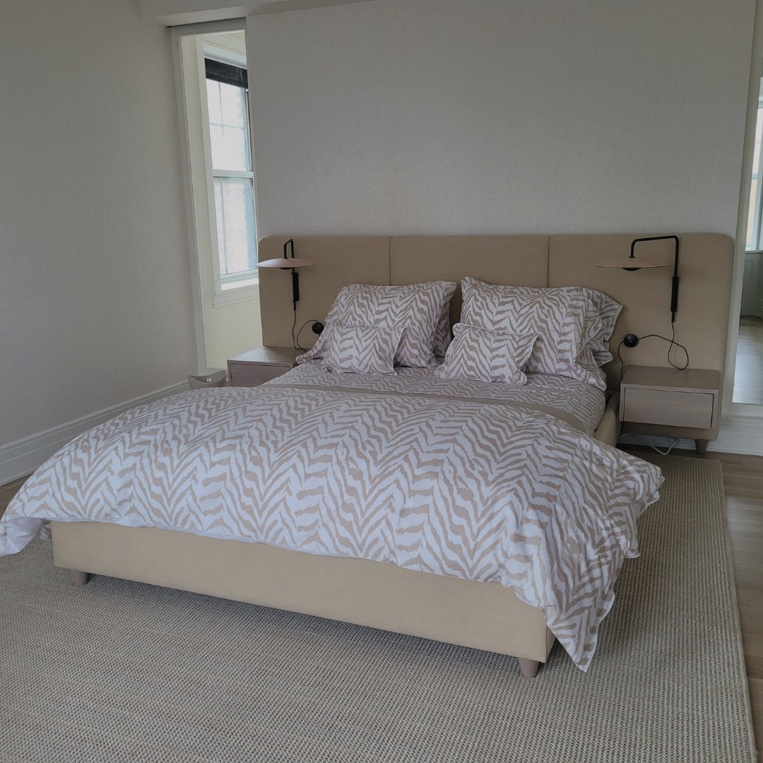 BESPOKEbylg's tweet photo. βMake it simple, but significant. β
The best designs will leave you wild π¦
Designer: Abbey Darer
#bespoke #bespokebylg #interiordesign #custom #hamptonsdesign #interiorinspo #interiordesigninspo #custombespoke #designers #homestyle #home #decor #homedecor #luxary https://t.co/LkFgELgt9J