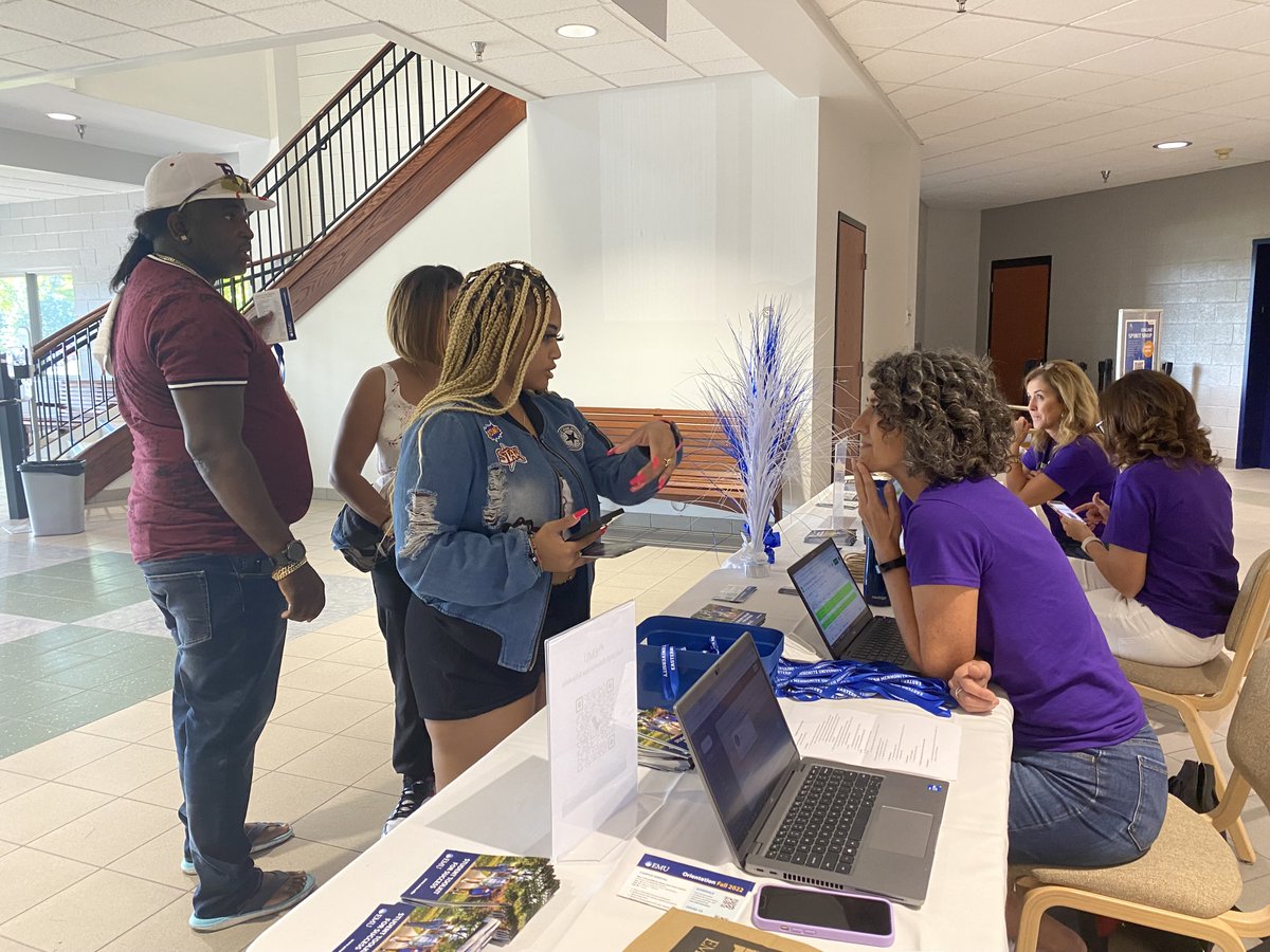 EMU_News's tweet image. So excited to welcome our new Royals today to 2022 Move-In and Orientation! #EMUview #leadtogether #bearoyal