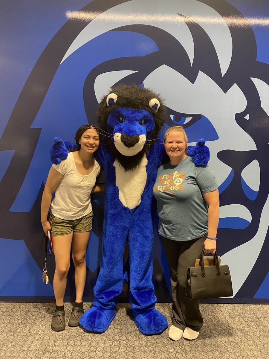 EMU_News's tweet image. So excited to welcome our new Royals today to 2022 Move-In and Orientation! #EMUview #leadtogether #bearoyal