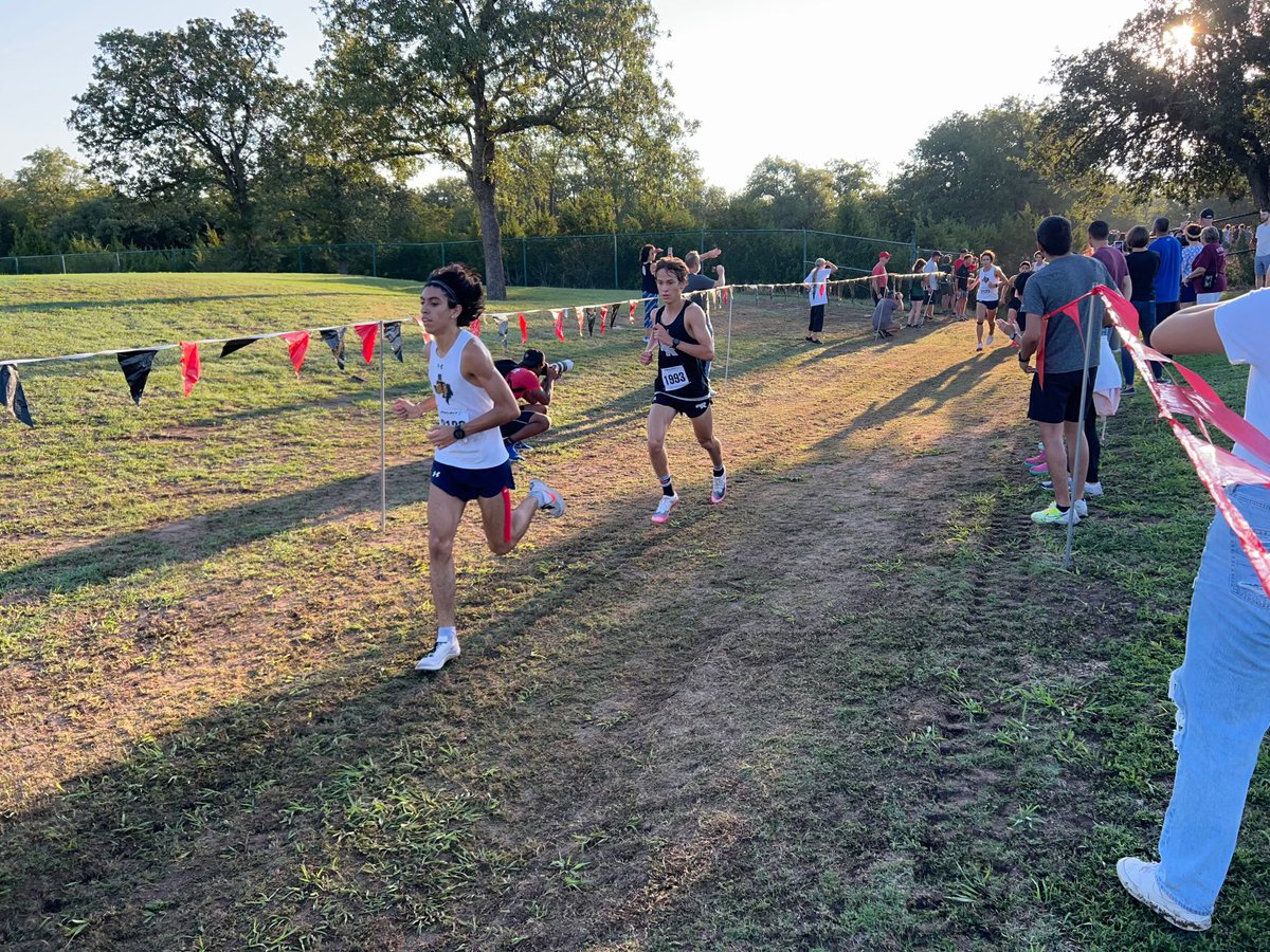 CarrejoToby's tweet photo. Vista ridge invitational 2022. First 5K race of the season and a new PR of 15:48.5, as well as a 3rd place finish. Excited for more racing the next few weeks. https://t.co/bIBtcCVAuw