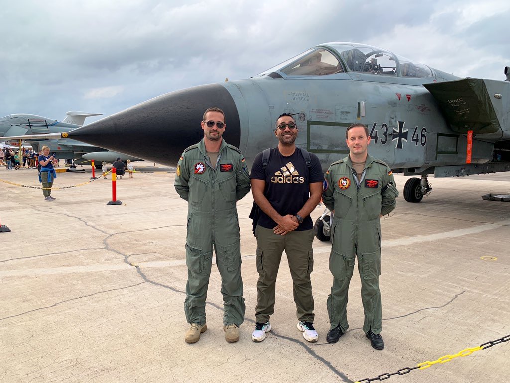 Willy_Egy's tweet photo. #Uppsala #Sweden 🇸🇪

#Ärna #flygbas in #Flygdagen

A photo with awesome #German 🇩🇪 Air Force #Tornado pilot and navigator.

I was so lucky to see the mighty Tornado. https://t.co/tDmEeqkv84