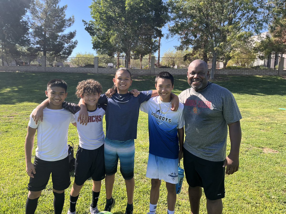 MarkMcMillian29's tweet photo. Saturday morning #Camp29 training with my young boys from hawaii. I’m truly blessed to be a part of these young men lives. I will continue to use my platform to help others succeed on and off the playing fields. @ESPNLasVegas https://t.co/i0QBKoiLcb
