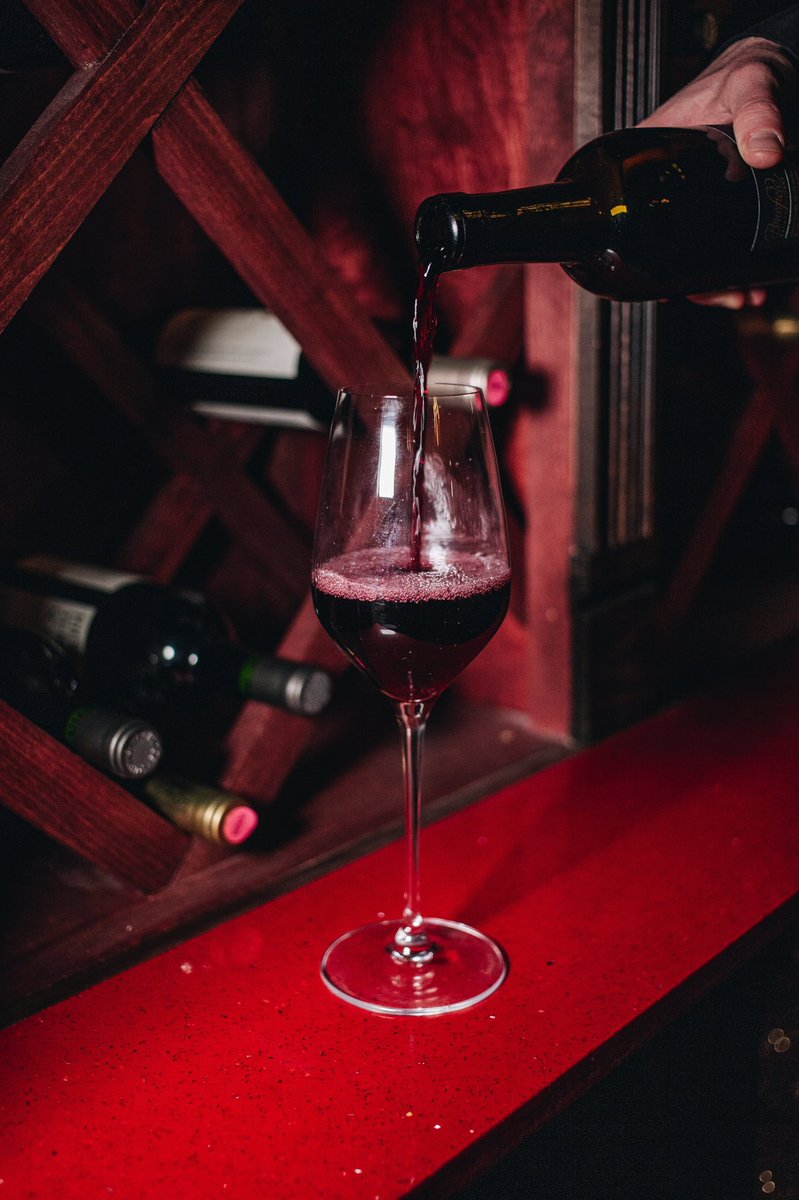GGwestloop's tweet photo. Pour into GG with a glass of red as we celebrate #NationalRedWineDay at midnight, while enjoying our incredible live musical performances. 🍷🎵
Reserve your seat at the link in our bio.
#Chicago #WestLoop #Wine #LiveMusic #GGwestloop https://t.co/pa1KNwBzGW