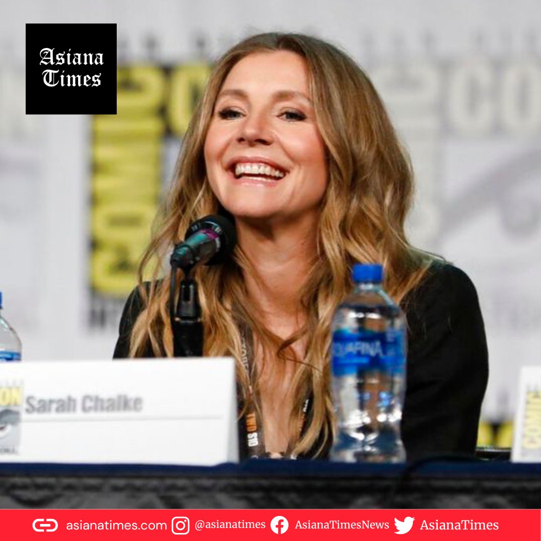 Happy birthday! Sarah Chalke turns 46. 