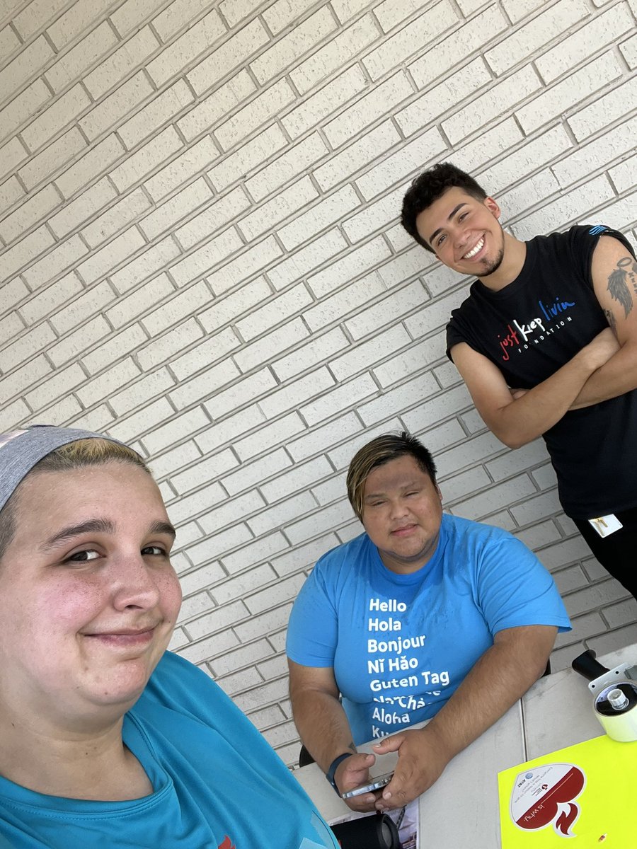 Out here with <a href="/jamesvicente1/">James Vicente</a> and <a href="/NTX_Iz/">Christopher Izaguirre</a> doings Car Wash for a wonderful cause! Donations for the American Heart Association! ❤️@CaresseSimpson <a href="/AmericanHeartTX/">American Heart Texas</a> #lifeatatt #attlife