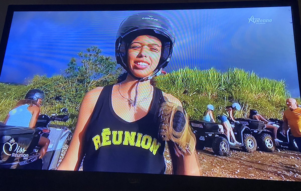 Elle est bien sûr arrivée première avec son quad car bouchon i décalé grave quand elle arrive !! Vous en faites pas c’est elle qui ouvre la NrL demain. #missreunion