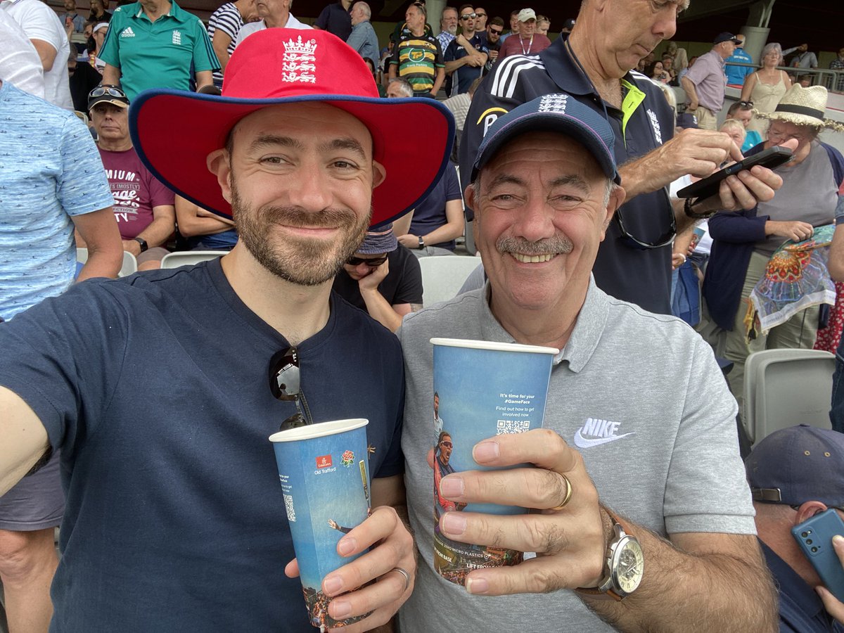 drgavl's tweet photo. Just a lad and his Dad at the cricket! What a day! X #ENGvSA https://t.co/oDrWEgTyST