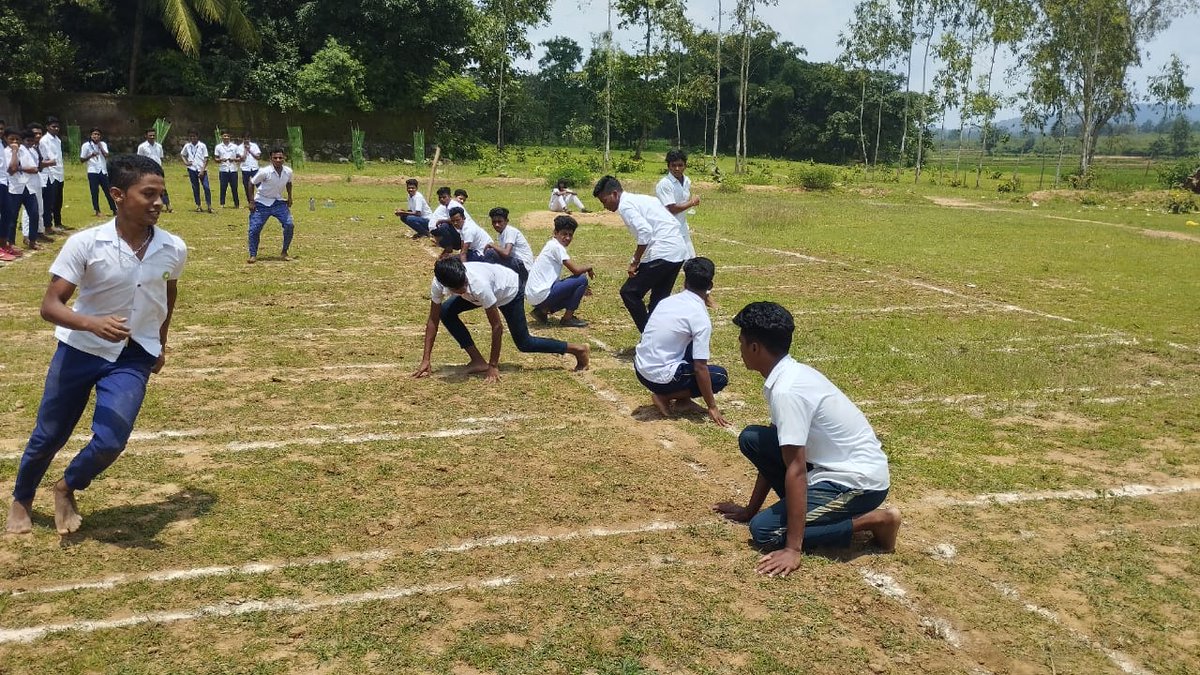 DwoKoraput's tweet photo. Commemorating the birth anniversary of Hockey Legend, Major Dhyan Chand, KhoKho, Kabaddi, Yogasan &amp; Hockey competitions organised in SSD High Schools. Special Secretary, SSD Dept boosted the morals of students by playing a hockey match at Sunabeda HS @dmkoraput @GuhaIas @stscdev https://t.co/N2CsQExLrN