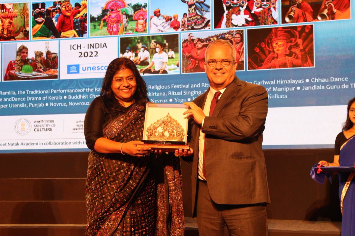 MinOfCultureGoI's tweet photo. Today’s inaugural event celebrating the inscription of 'Durga Puja in Kolkata', was graced by the @UNESCO delegates - Mr Tim Curtis, &amp; Mr Eric Falt, along with Ms @LilyPandeya, Joint Secretary, Ministry of Culture. https://t.co/60oflhPYuF