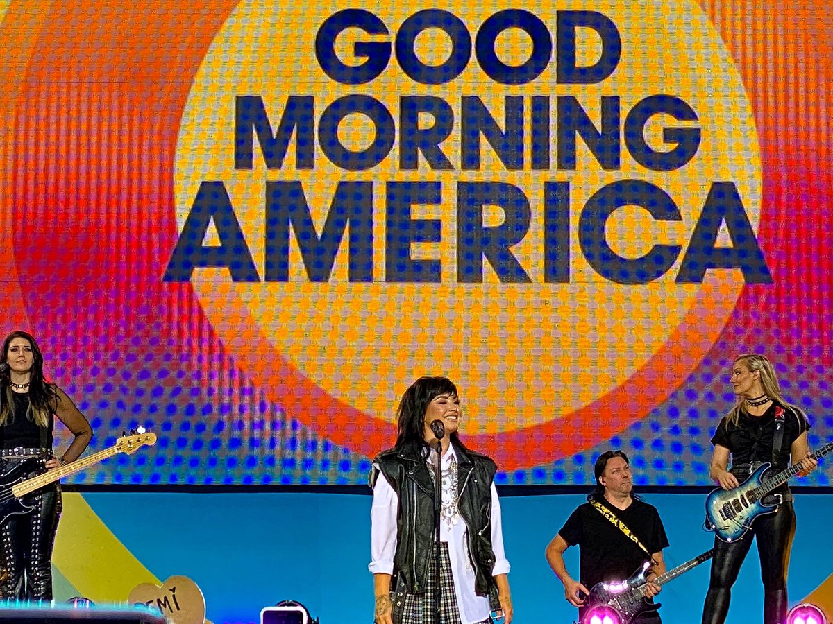 alyssaaaflip's tweet photo. Am I the only one looking for substance? 🖤🥀 #DemiOnGMA https://t.co/BVai9GuR3M