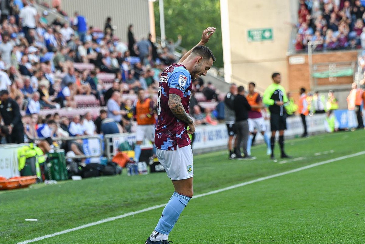 Brownhill10's tweet photo. Some away performance and an unreal turn out by the fans as always👏🏼Couple of goals and an assist too,don’t mind it🕺🏻 #UTC @BurnleyOfficial https://t.co/z0aOCqFSSC