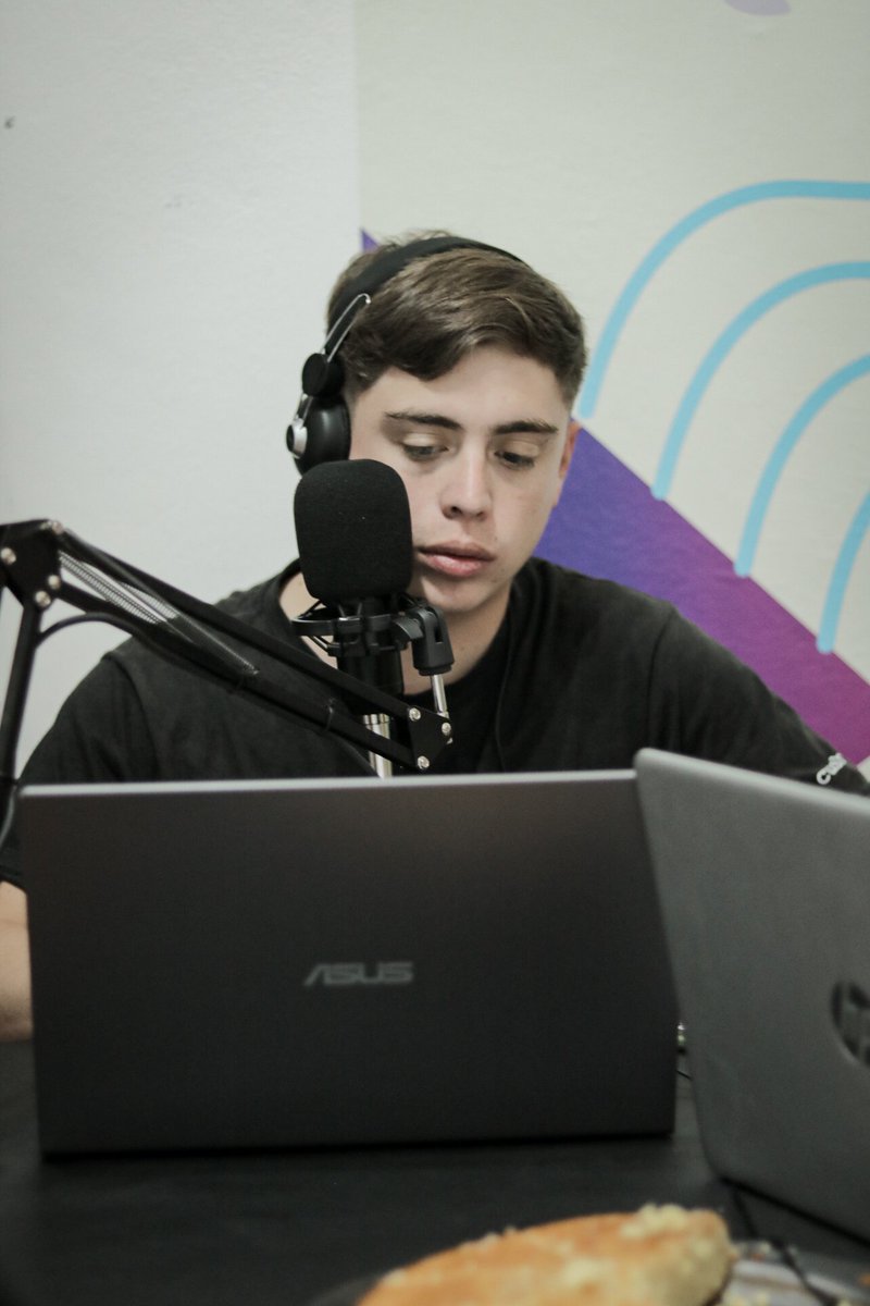 Lauticenturion7's tweet photo. Feliz día de la radio argentina, que lindo es formar parte de este hermoso ecosistema, y más con este hermoso equipo. 🤍🎙️ https://t.co/7bW1cqgx81