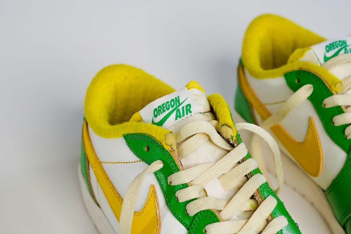 Sneakerfreeak23's tweet photo. Officially on the site https://t.co/XSMYM7Sw5k RT if you’d wear these. #GoDucks #OregonDucks https://t.co/KIT5ORmk0L