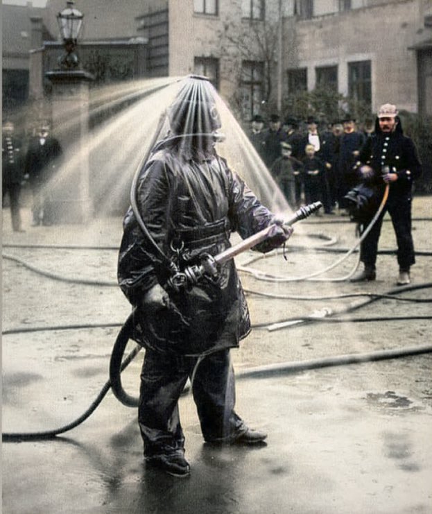 ZerinLABS's tweet image. This firefighter from early 1900’s just looks like a #DarkSouls boss