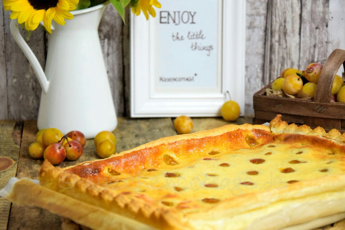 Kuechencottage's tweet photo. Super einfach und schnell gemacht. Also ab in die Küche, jetzt wird gebacken! 😇
Saftige Mirabellen-Wähe
Zum Rezept: https://t.co/OBWN1wO8V1
#mirabellenwähe #mirabelle #Erntezeit #obstkuchen #Rezept #Blog #kuechencottage #homemade #Herbstzeit #backideen #smallyoutuber https://t.co/Zq08sc2z3e