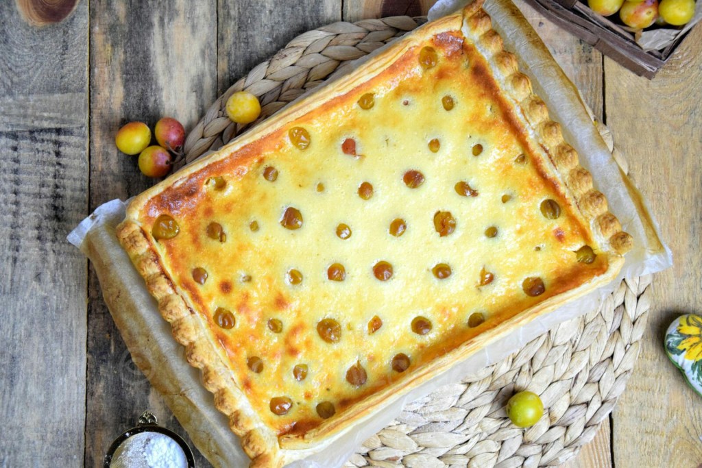 Kuechencottage's tweet photo. Super einfach und schnell gemacht. Also ab in die Küche, jetzt wird gebacken! 😇
Saftige Mirabellen-Wähe
Zum Rezept: https://t.co/OBWN1wO8V1
#mirabellenwähe #mirabelle #Erntezeit #obstkuchen #Rezept #Blog #kuechencottage #homemade #Herbstzeit #backideen #smallyoutuber https://t.co/Zq08sc2z3e