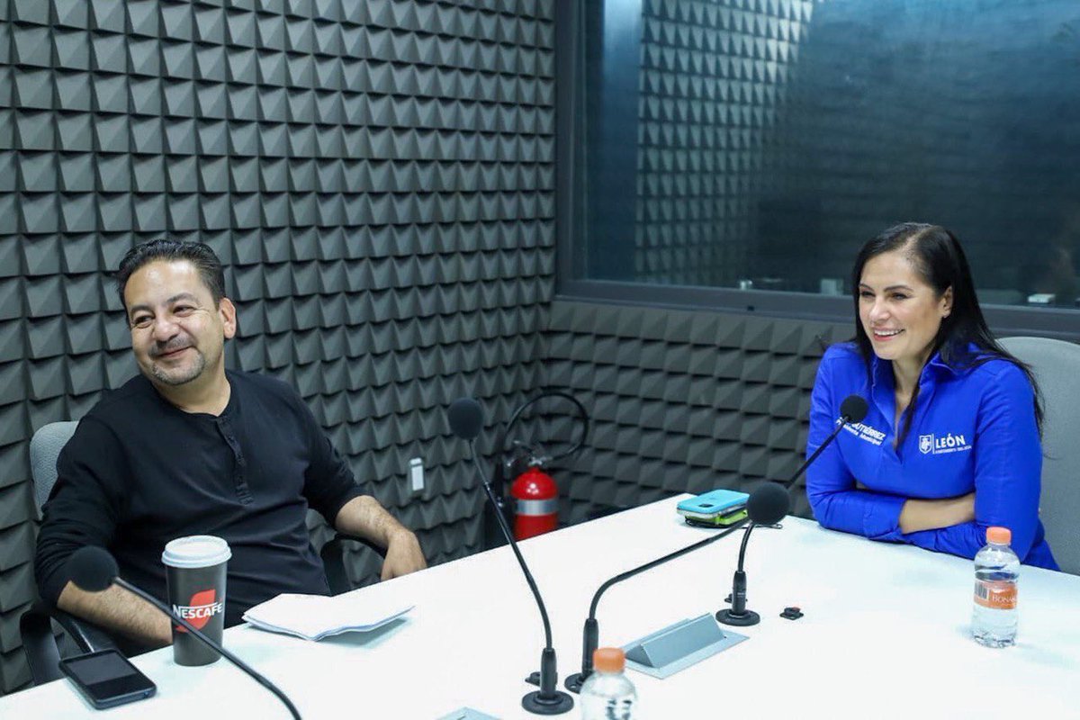 AleGutierrez_mx's tweet photo. Ha sido un gusto😃 comenzar el día conversando con @ritazamora18 y su auditorio de @_enlinea , sobre la cartera de proyectos para #León en obra social, infraestructura hidráulica, espacios públicos e inversión en seguridad. https://t.co/1944fMk8gM