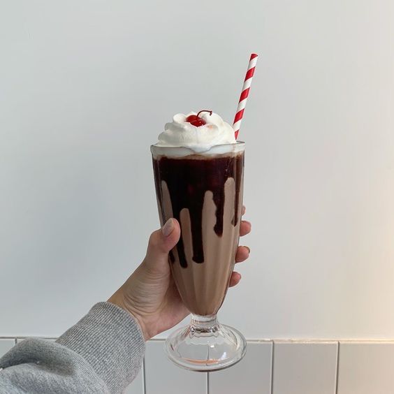 forsomnia's tweet photo. ~ you’ve got a delivery: cat shaped doughnut and Milkshake + Jasmine

to: @moonstargayzing

from: anon
💌: "I freaking love your energy mooniee❤️ Keep it up, I love you❤️" https://t.co/xxUTrVVvMk
