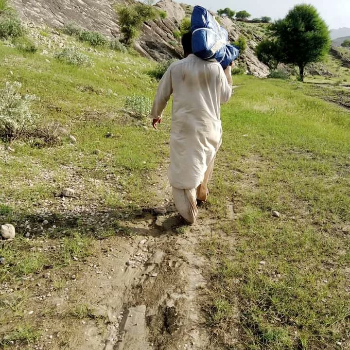 Sammu_baloch's tweet photo. بلوج راجی کاروان جنزاں بیت۔
بلوج راج کے جوانوں نے دوسری کھیپ میں تین سو ٹینٹس اور ادویات باڈور مبارکی اور رونگھڑ میں تقسیم کی گئی ہے۔
#SaveTaunsa
#SaveKoheSuleman
#SaveDgkhan https://t.co/EfNQ95RcCn