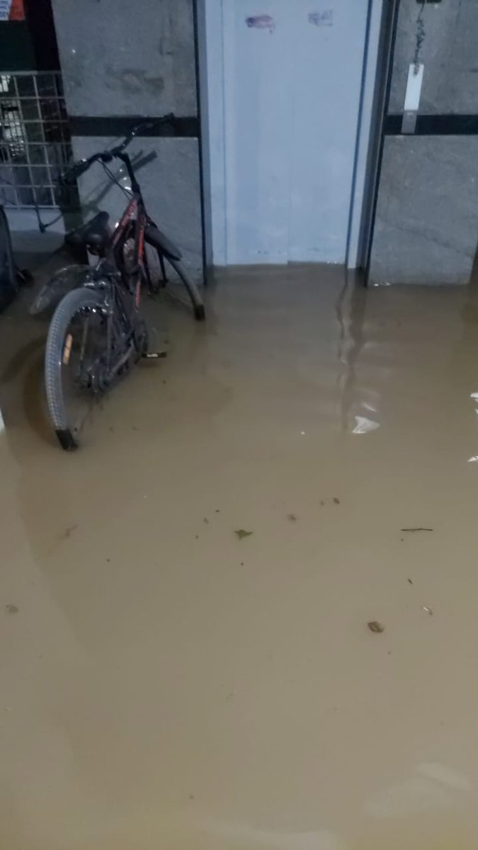 birendrabpl's tweet photo. We residents of #GcnWhitepalms #BorewellRoad #whitefield facing water logging. Its storm water wich entered into parking&amp; filled lifts, water sumps, electric panels. Basic life is at challenge. Request authorities to help and take imediate measure. @BBMPCOMM @bbmpcommr  @WFRising https://t.co/yYNnXFT98U