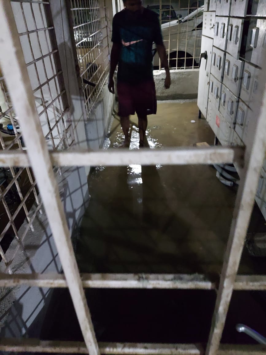 birendrabpl's tweet photo. We residents of #GcnWhitepalms #BorewellRoad #whitefield facing water logging. Its storm water wich entered into parking&amp; filled lifts, water sumps, electric panels. Basic life is at challenge. Request authorities to help and take imediate measure. @BBMPCOMM @bbmpcommr  @WFRising https://t.co/yYNnXFT98U