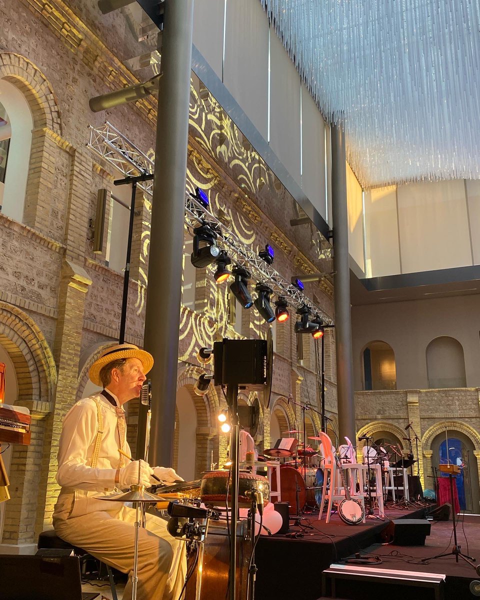 anne_margerie's tweet photo. #Bal #blanc #franciscaines #deauville hier soir: une très jolie soirée en hommage au bal donné par le #peintre @Van Dogen à Deauville en 1932. Une ambiance très sautillante. #Normandie  #calvados #normandiemylove #normandieatteactivite #artgallery #photo #paysdauge #musée https://t.co/5E0uqyiSKX
