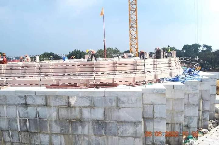 भगवान #श्रीराम की पावन जन्मभूमि पर निर्माणाधीन मंदिर के प्रस्तावित गर्भगृह की वर्तमान स्थिति के कुछ चित्र प्रस्तुत हैं।