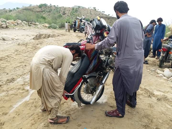 khadija_baloc's tweet photo. قربان اڑے قربان
@_BalochRaaj
#savetaunsa
#BalochistanDrowning https://t.co/Xdo8W45UhG