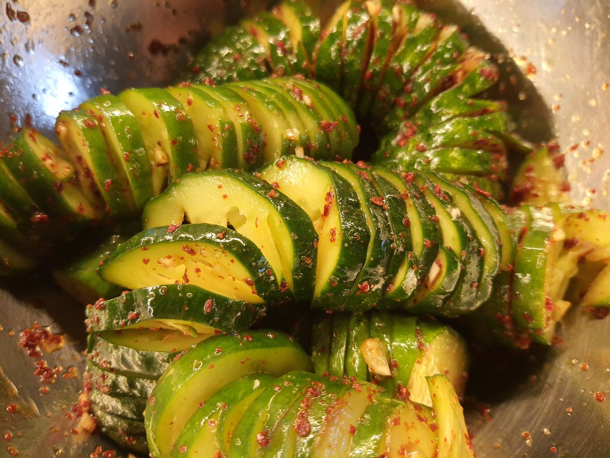 Elibunny_17's tweet photo. When you decide to be a little extra with your cucumbers... 😅😋😋 https://t.co/2vYEls68Vz