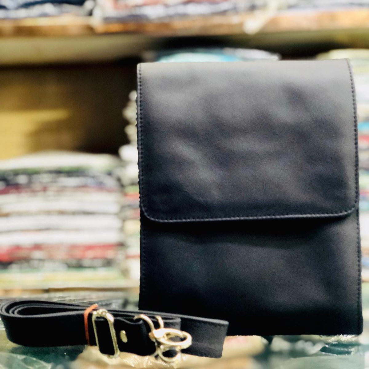 Buy Original Leather Cross Body Bags 
#Idreesleather #leathercrossbodybag #leathercrossbodybags #leathercrossbodybagforwomen #leathercrossbodybagwomen #leathercrossbodybagsforgirls #handmadebag #bagdesign #leathercraft #bridleleather #tandyleather #crossbodybag #crossbodybags