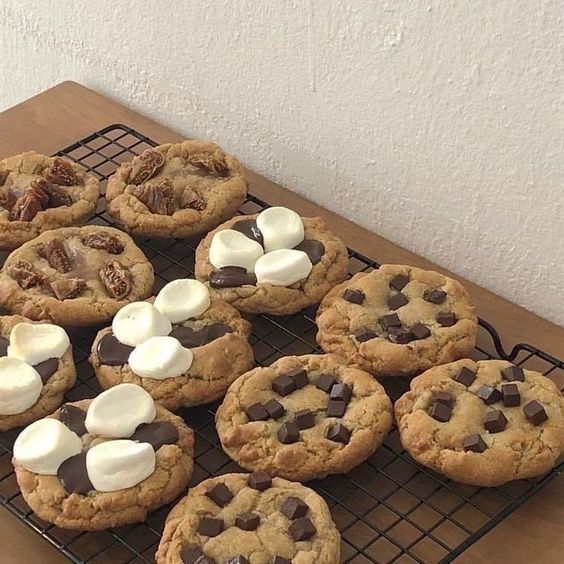 forsomnia's tweet photo. ~ you’ve got a delivery: cookies and te + tulips

to: @elephant_27

from: anon
💌: "HAPPY BIRTHDAY BESTIEEEE I LOVE YOU HAVE AN AMAZING DAY ❤️❤️" https://t.co/k0nGSzczn5