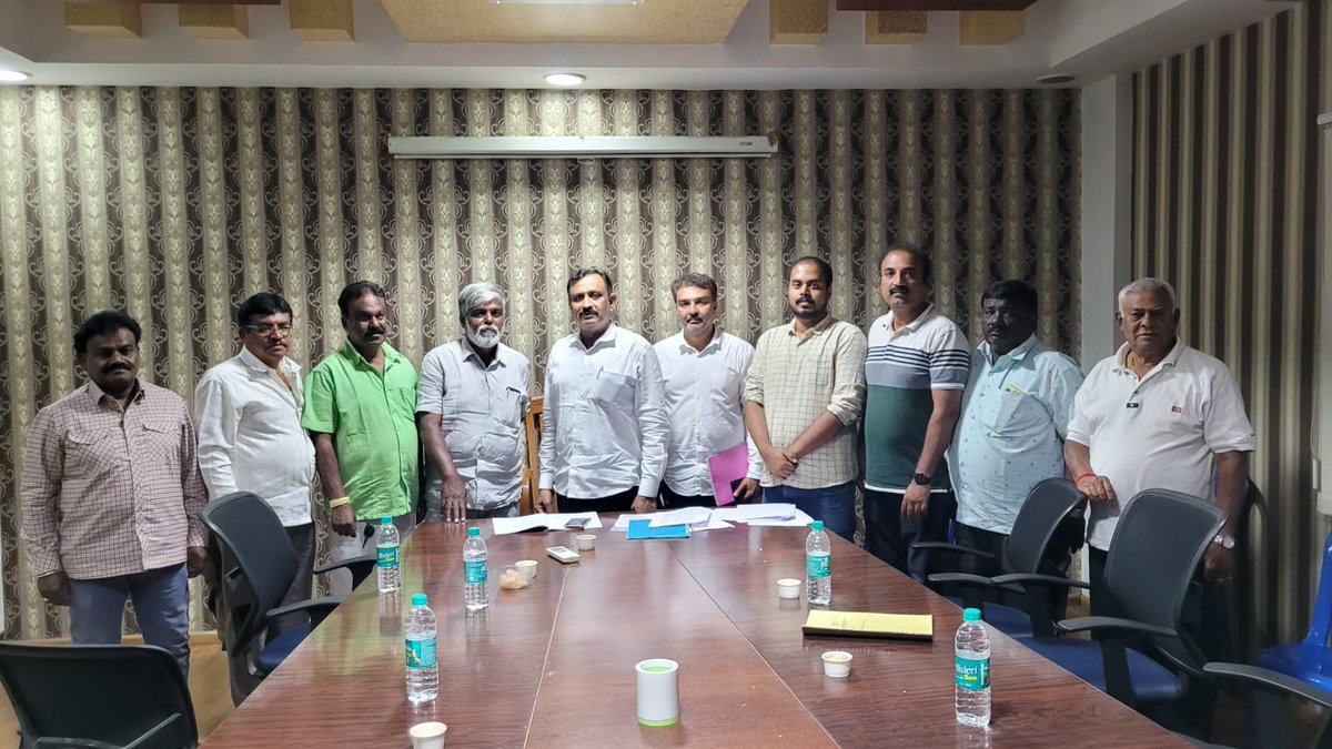 MRajkumarBNDCC's tweet photo. A meeting was held with the Block Presidents and Ward Presidents of *Malleswaram Assembly Constituency* by Bengaluru North District Congress Committee President M Rajkumar in his office regarding the upcoming BBMP elections. @duttabhishek @KPCCPresident @rssurjewala https://t.co/DHXcPBcQYc