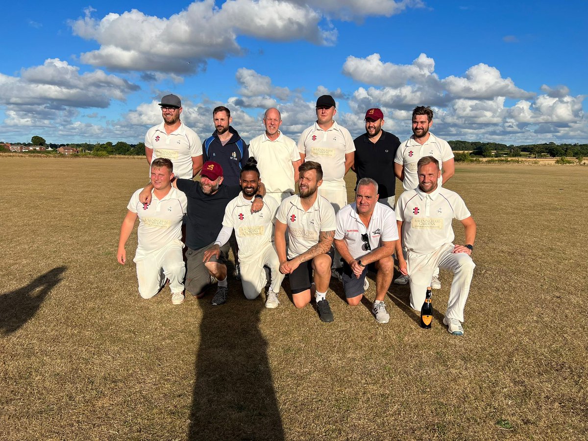HalesLoddonCC's tweet photo. 🍾🍾Champions!! 🍾🍾 https://t.co/vd6VMcwcBC