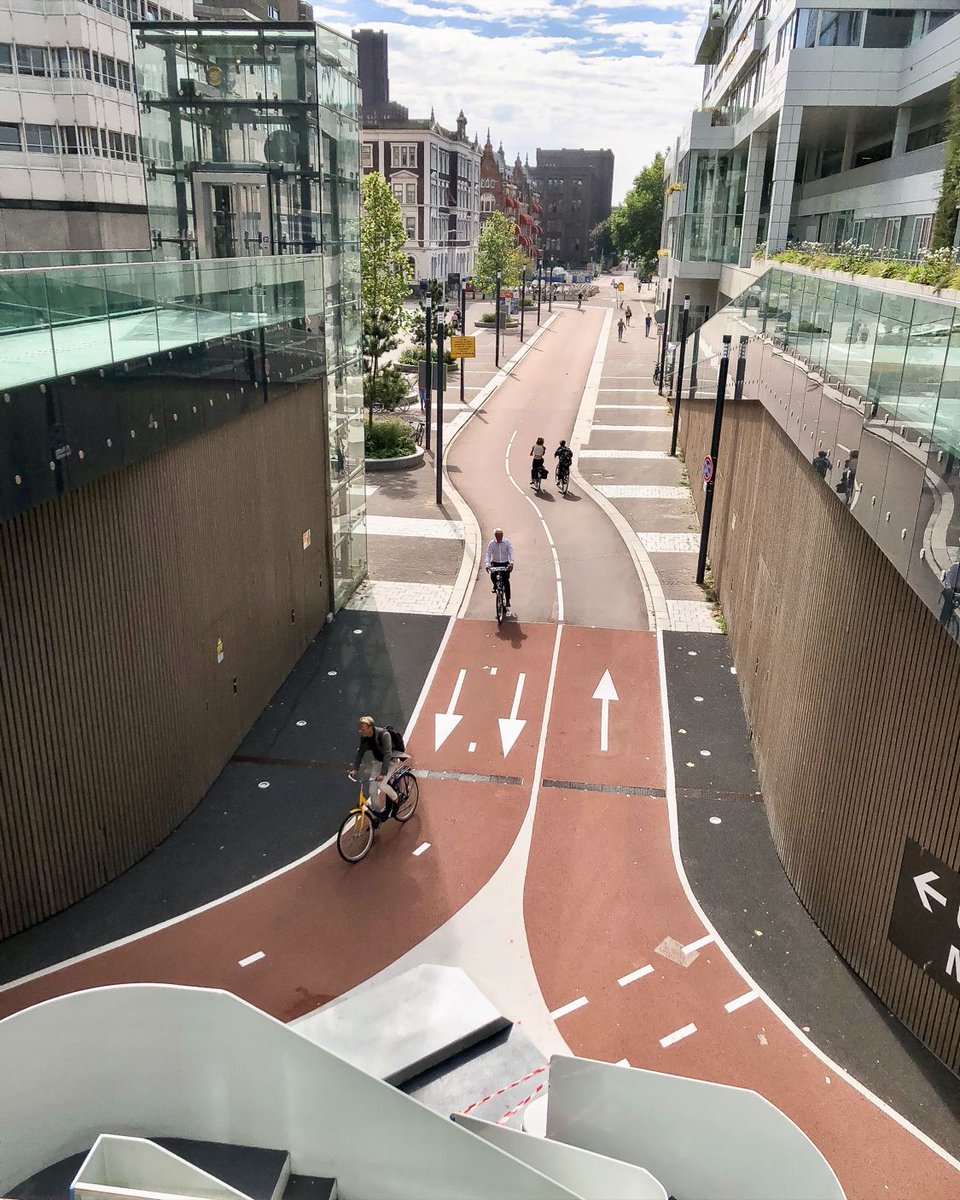 Where does this bike path lead?
To the train station, of course.

Because that's how you actually build urban transport infrastructure in the time of a climate crisis.