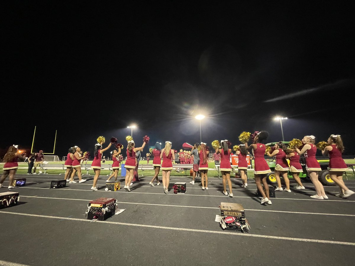srastafford's tweet photo. Friday Night Lights!!! 🏈📣🏈📣🏈

Congrats Lions 🦁 on the win! 🙌 

@UREEDFOOTBALL4 @urhsathletics #urhslions #unityreedhs https://t.co/omu0je6Htx