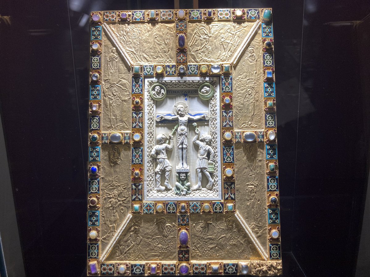 euro_tour's tweet image. エヒテルナッハ(ルクセンブルク)。
本日の風景より②
修道院博物館。美しい写本の数々。