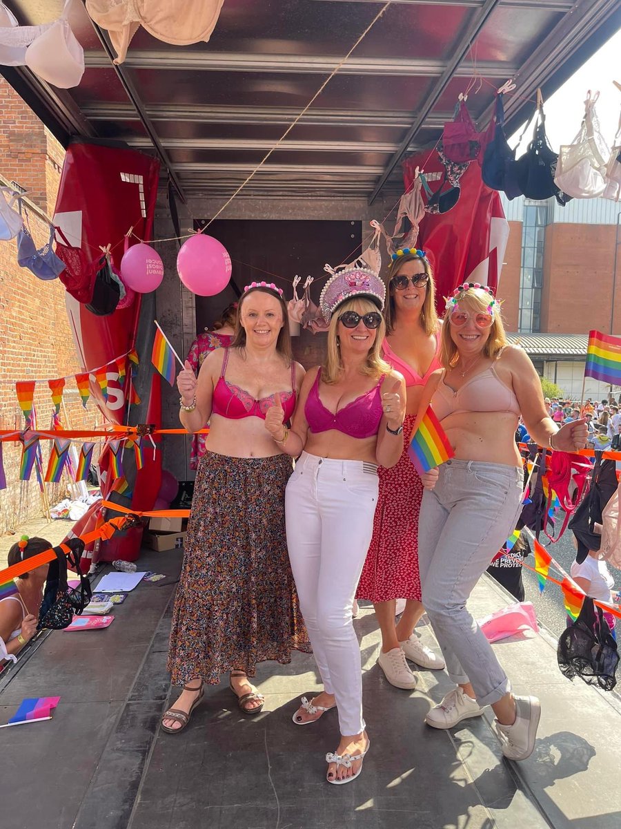 debbie1171's tweet photo. Fab time @ManchesterPride with the #BooBees 💕🐝for @wearepreventBC #ManchesterPride #loveislove 🏳️‍⚧️🏳️‍🌈 #CheckYourBooBees #PreventBreastCancer #BreastCancerAwareness https://t.co/vTttXh5mdN