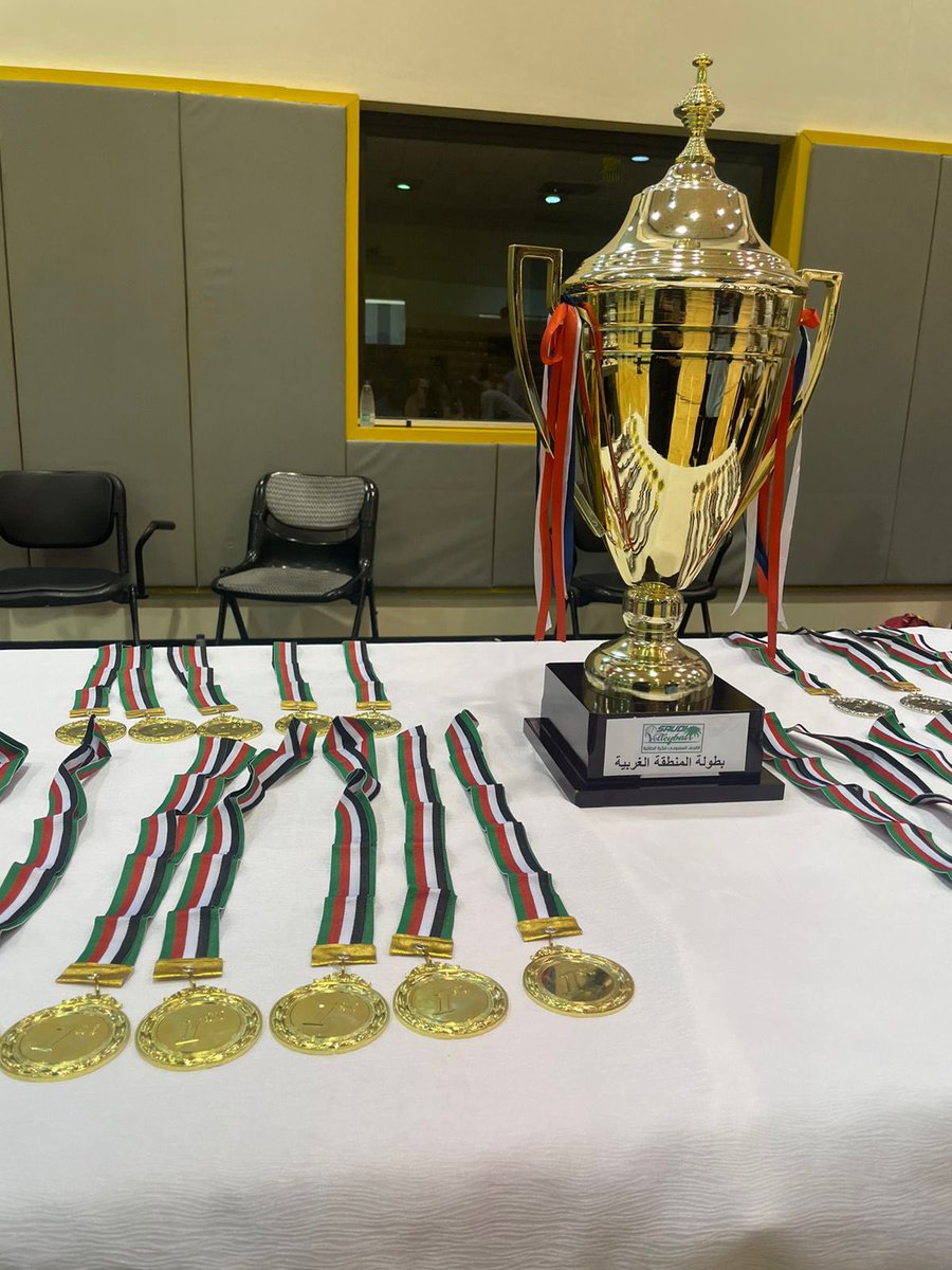 ksa_volleyball's tweet photo. 📸| أختتمت مساء اليوم بطولة المنطقة الغربية التنشيطية للكرة الطائرة للسيدات على صالة نادي الاتحاد وذلك بتنظيم الاتحاد السعودي للكرة الطائرة ، و توجت عضو الاتحاد حنان القحطاني نادي الاتحاد بكأس البطولة والميداليات الذهبية 🥇،ونادي بلوكيكرز بالمركز الثاني والميداليات الفضية🥈 https://t.co/qn4dYO8Ucy