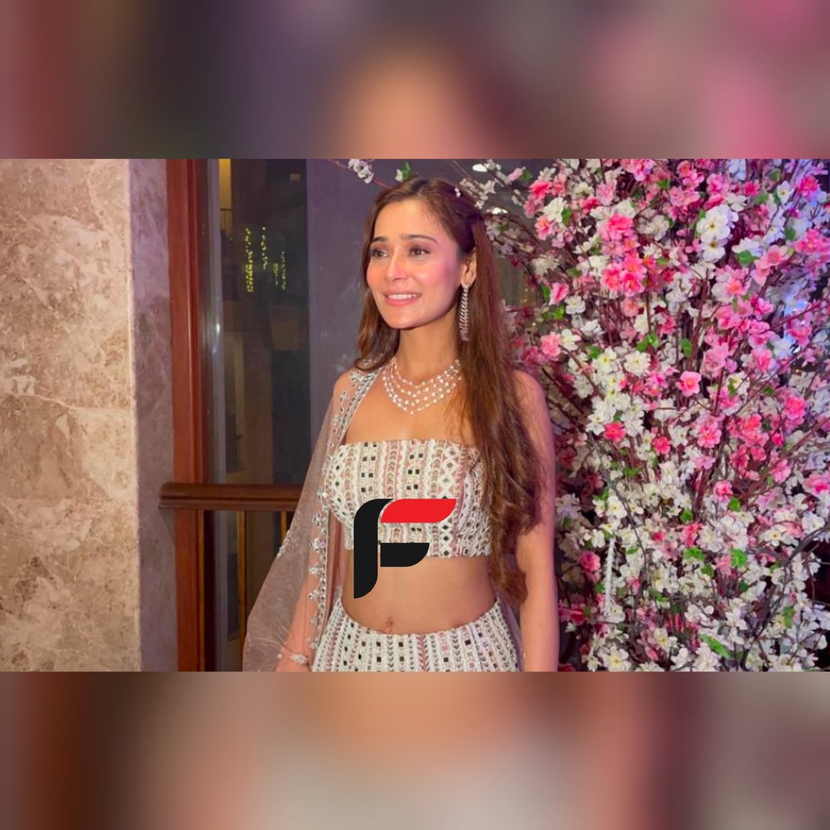 FifafoozTv's tweet photo. Cutie Sara Khan At Payal Rohatgi's Wedding Reception.
.
.
.
#SaraKhan #ssarakhan #PayalRohatgi #SangramSingh #PayalkeSangram https://t.co/wC0GiLSvXB