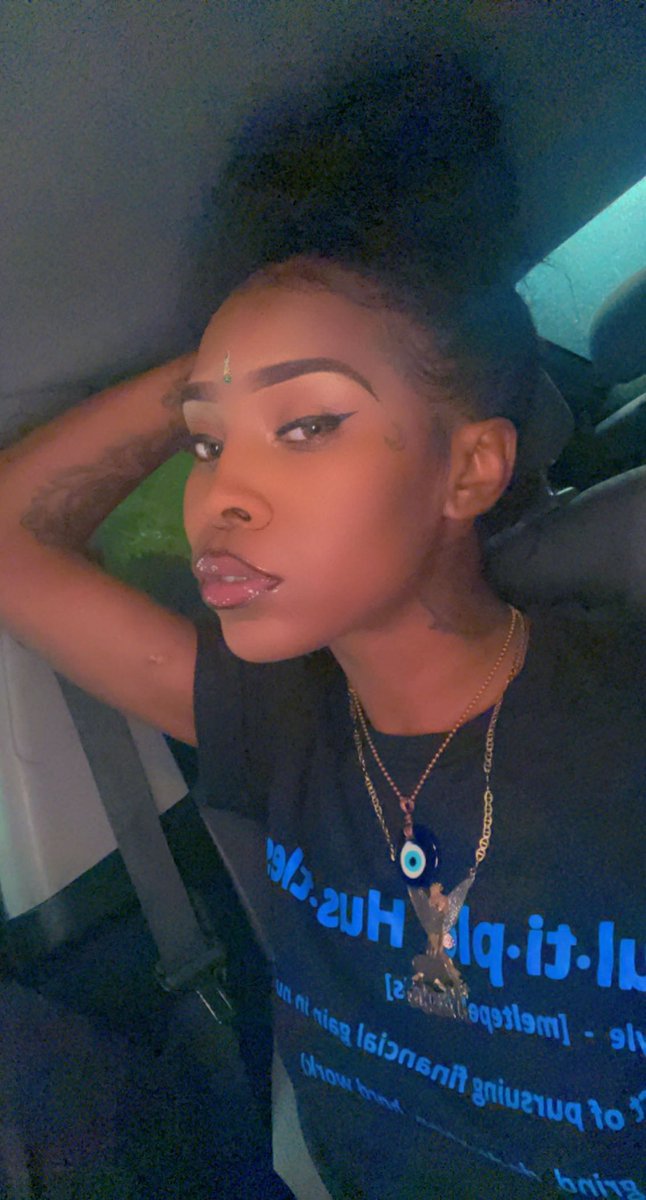 JustDanyjah's tweet photo. I’m really obsessed w myself fr Ⓜ️ #MultipleHustles 🌀 https://t.co/eZSNOG1Zhv