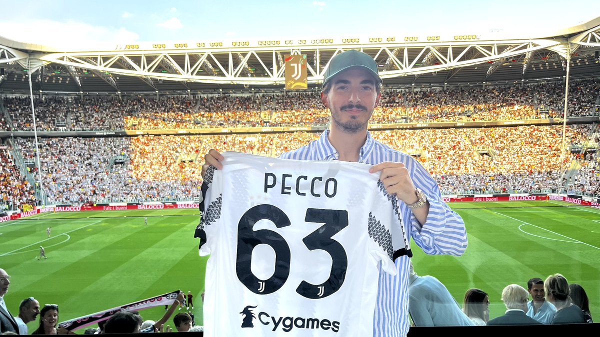 juventusfcid's tweet photo. Senang dapat bertemu denganmu di Allianz, @PeccoBagnaia! 🏍️

#JuveRoma https://t.co/Z27vyL2DWk