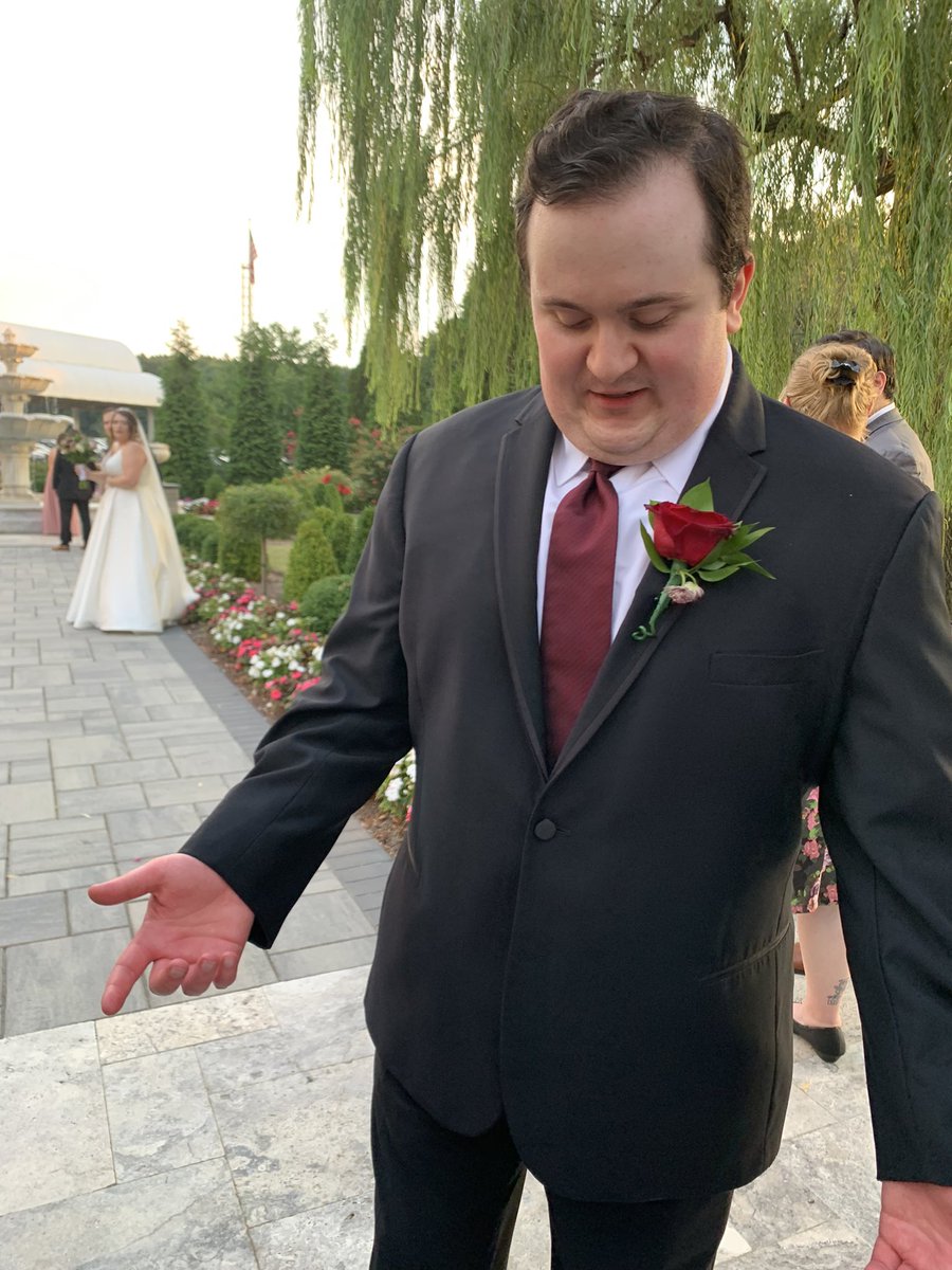_Matthewisms's tweet photo. “This is the fanciest I’ll ever be. I’ll never be this fancy again. This is the peak.” https://t.co/kmUhZyEATK
