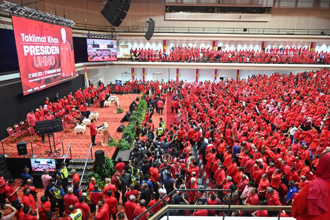 HamdanRukun's tweet photo. Insyaallah, ombak badai seganas manapun tidak akan meruntuhkan bahtera UMNO.Mari kita teruskan perjuangan. https://t.co/GxqhCjhTrx