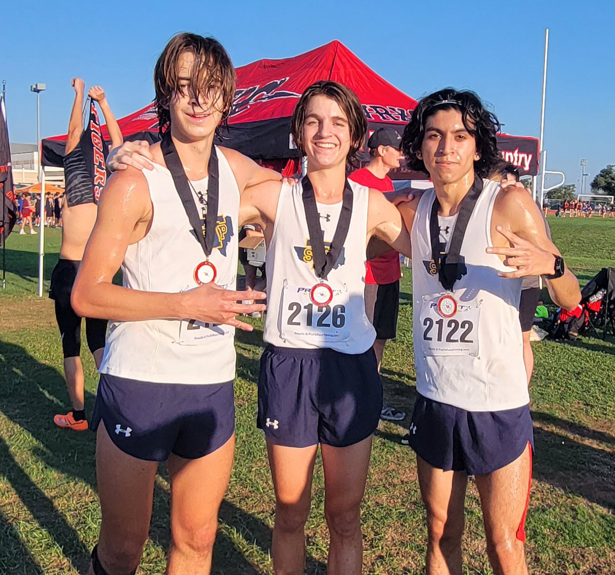 lucas_thelen1's tweet photo. Last Friday, ran at the Vista Ridge Invitational and got a new 5k pr of 15:51. Not my finest race place wise getting 4th overall, but for feeling bad from the gun, we ball. Excited to see how the rest of the season turns out https://t.co/pBroZKC6nx