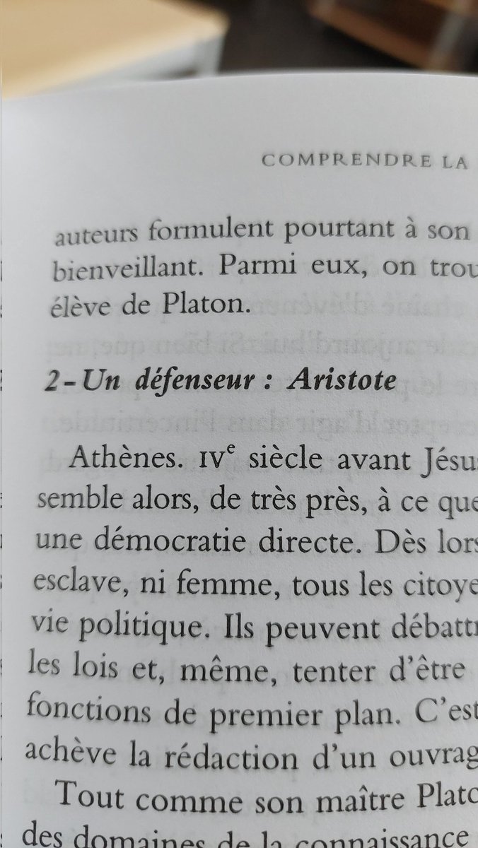 20100_T's tweet photo. @epenser, dois-je arrêter de lire ce livre ??... 😅🙂 https://t.co/KQCHAb03Xp