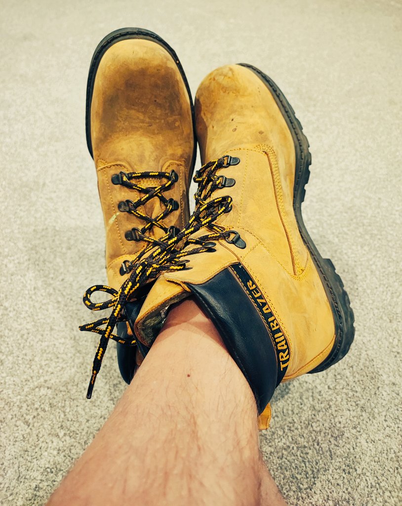 BritLad2000's tweet photo. Making my comeback to Twitter after a 3-day Twitter jail 🫣. I've been hard at work in the meantime... 😎🧦 #footworship #footfetish #boots https://t.co/cSbRoqFHDU
