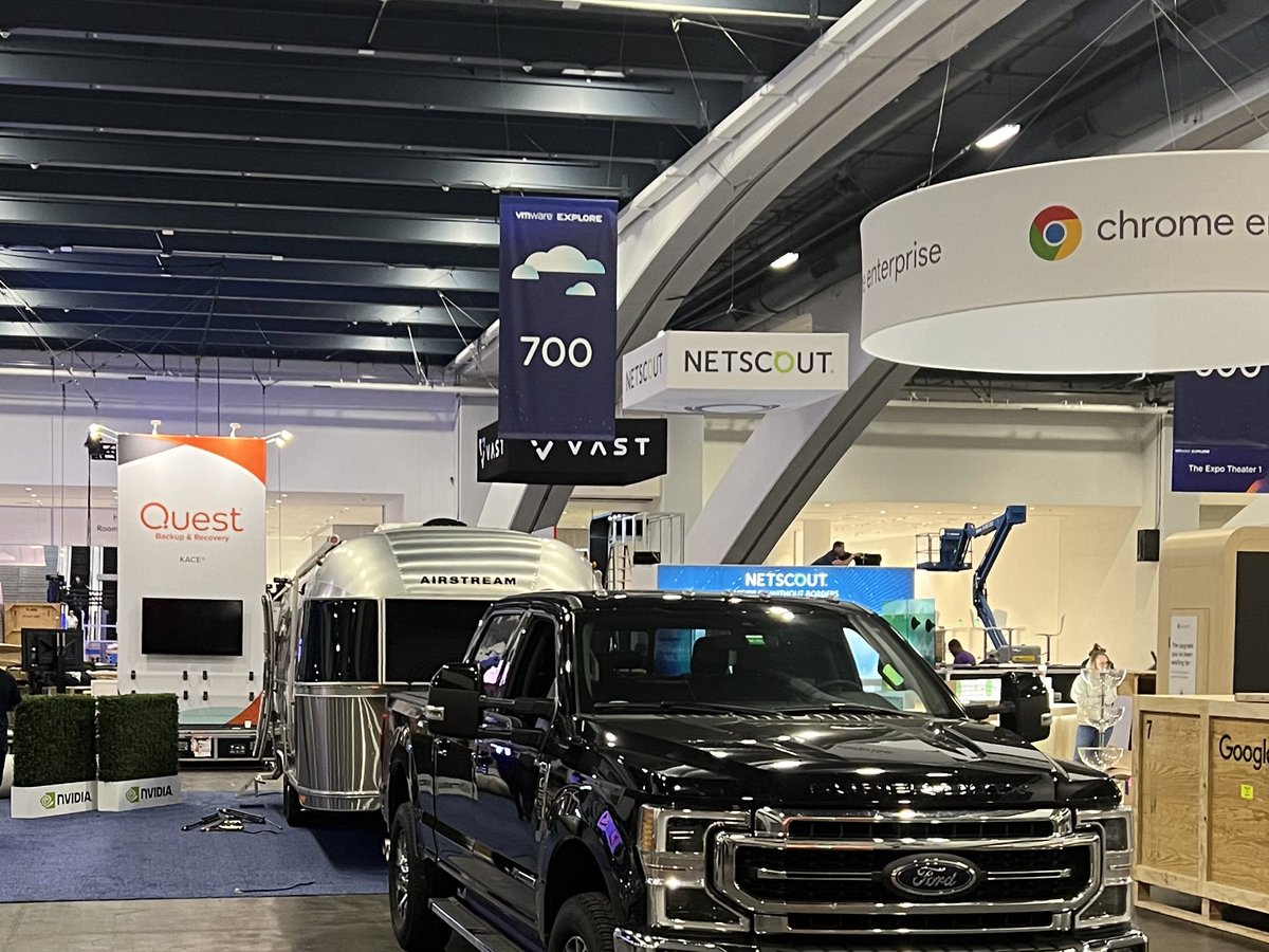 CTOAdvisor's tweet image. It’s going down!#VMwareExplore #CTOARoadTrip