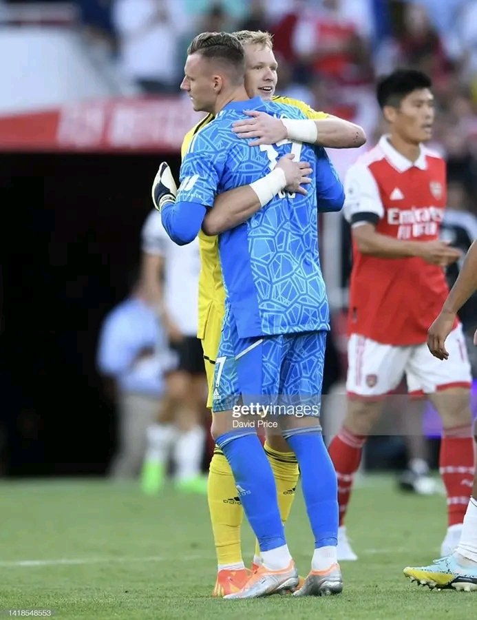 maxdowma's tweet image. Aaron Ramsdale and Leno after the match ❤