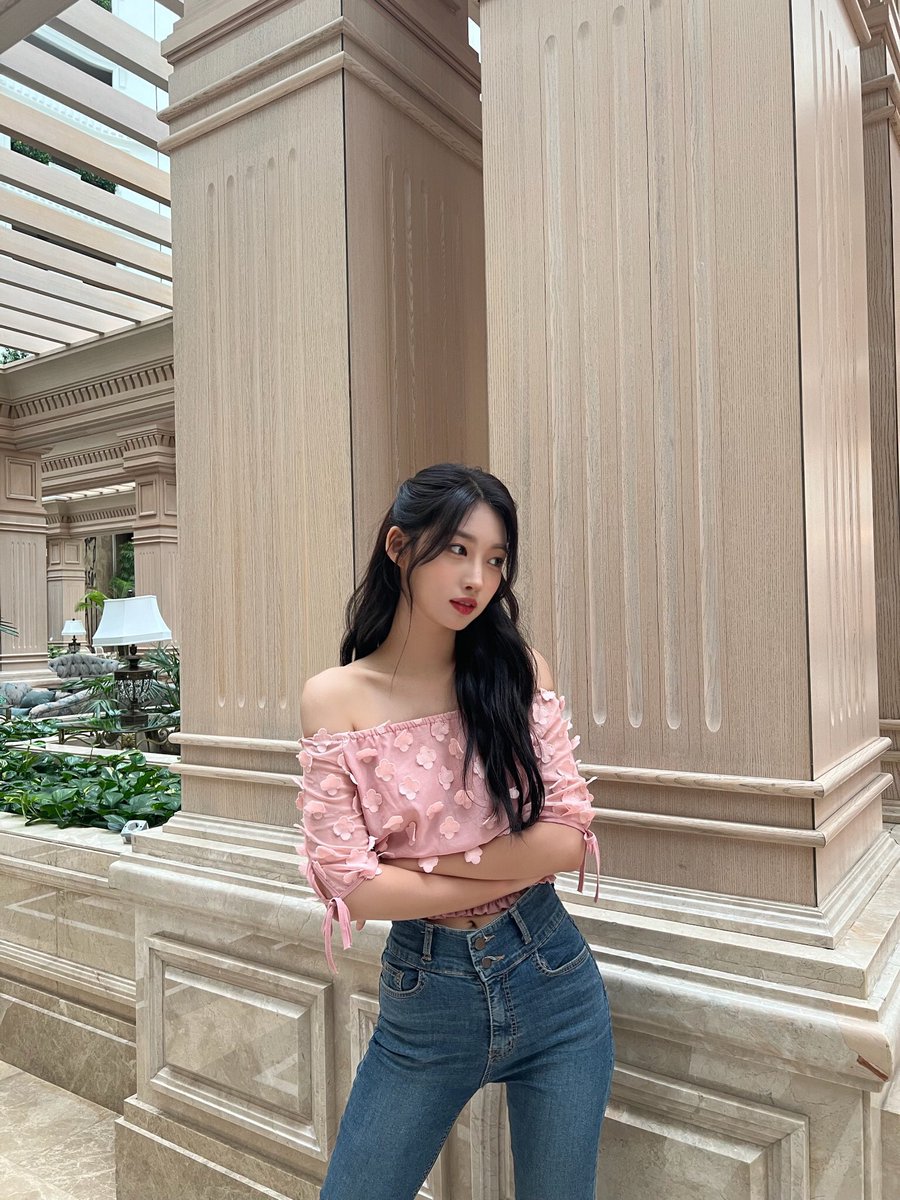 portaleverglow's tweet photo. [WEVERSE • TRAD] Atualização da #SIHYEON: 

"Ásia Central é tão linda
Oi Cazaquistão 🎀💕”

#시현 #シヒョン
#EVERGLOW #에버글로우 
#エバーグロー @EVERGLOW_twt https://t.co/ha4psCg6Br